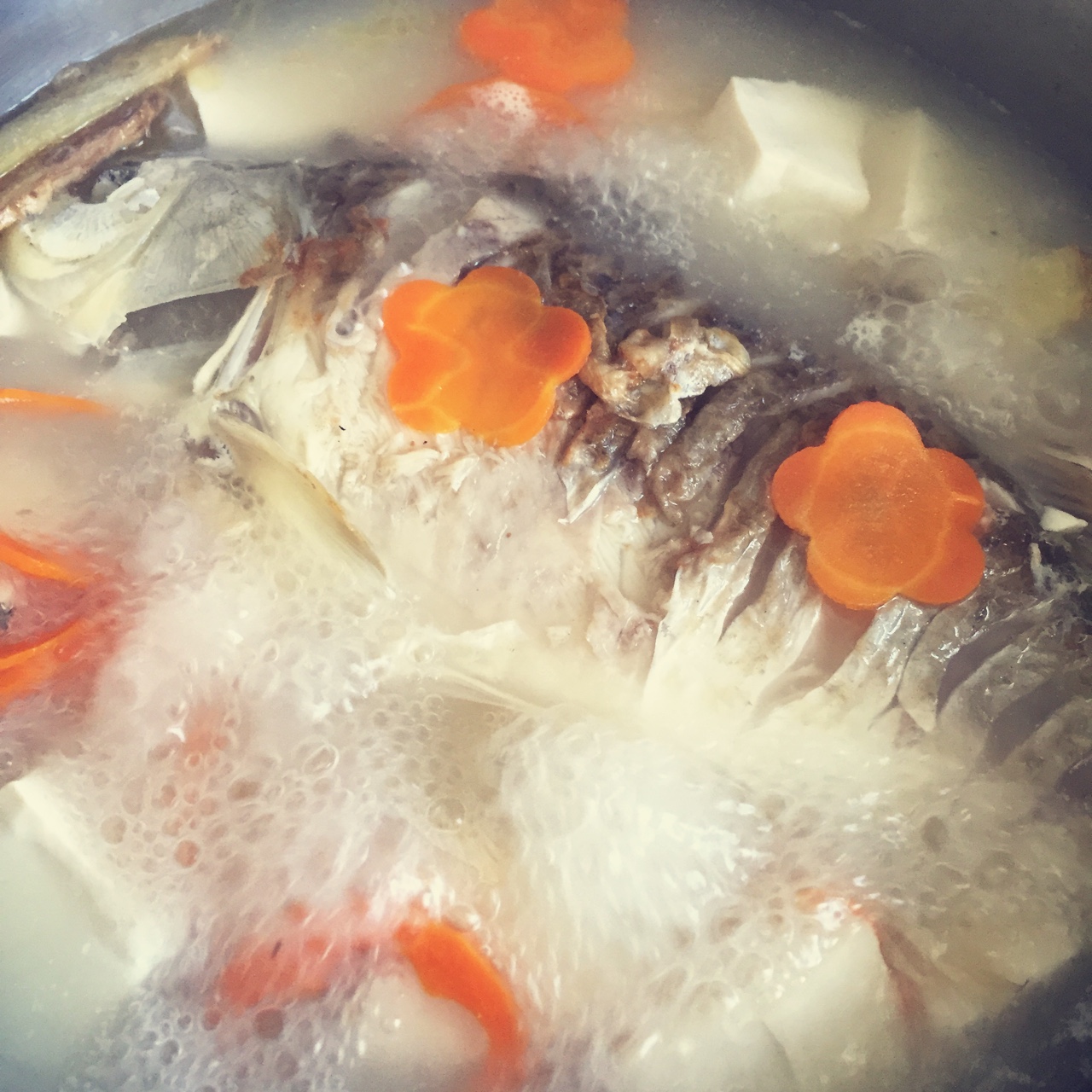 奶白鲫鱼豆腐汤