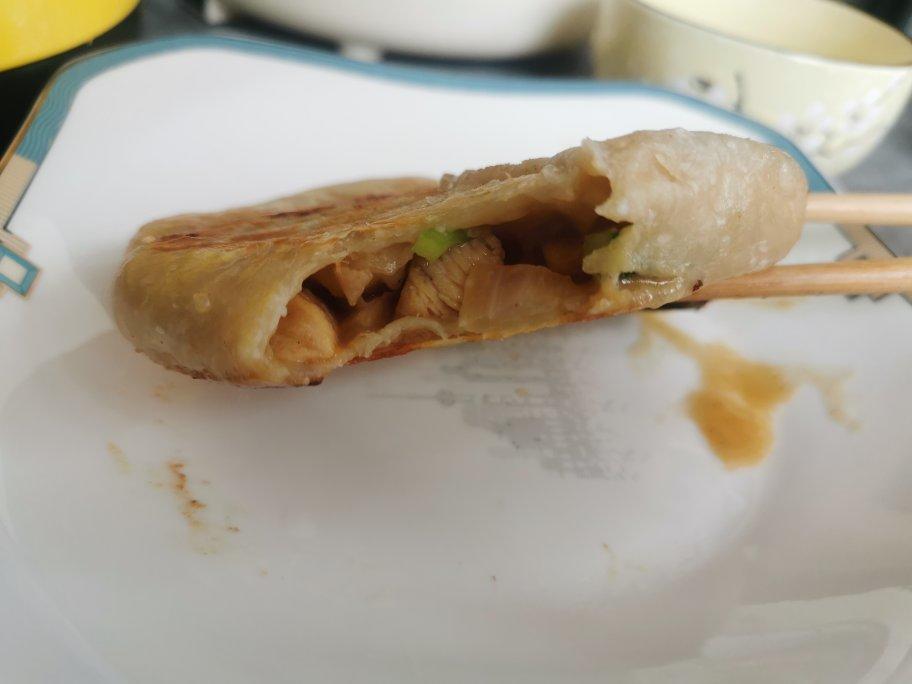 🍕懒人香酥鸡肉饼
      皮薄馅大又多汁