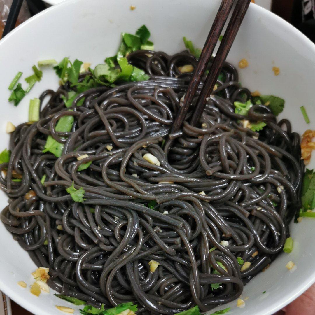 凉拌蕨根粉