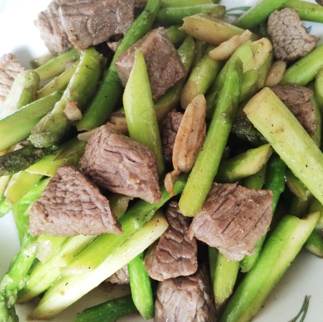 芦笋炒牛肉