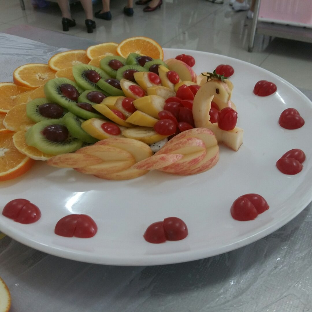 小魔女妈咪们做的水果拼盘(凤凰)