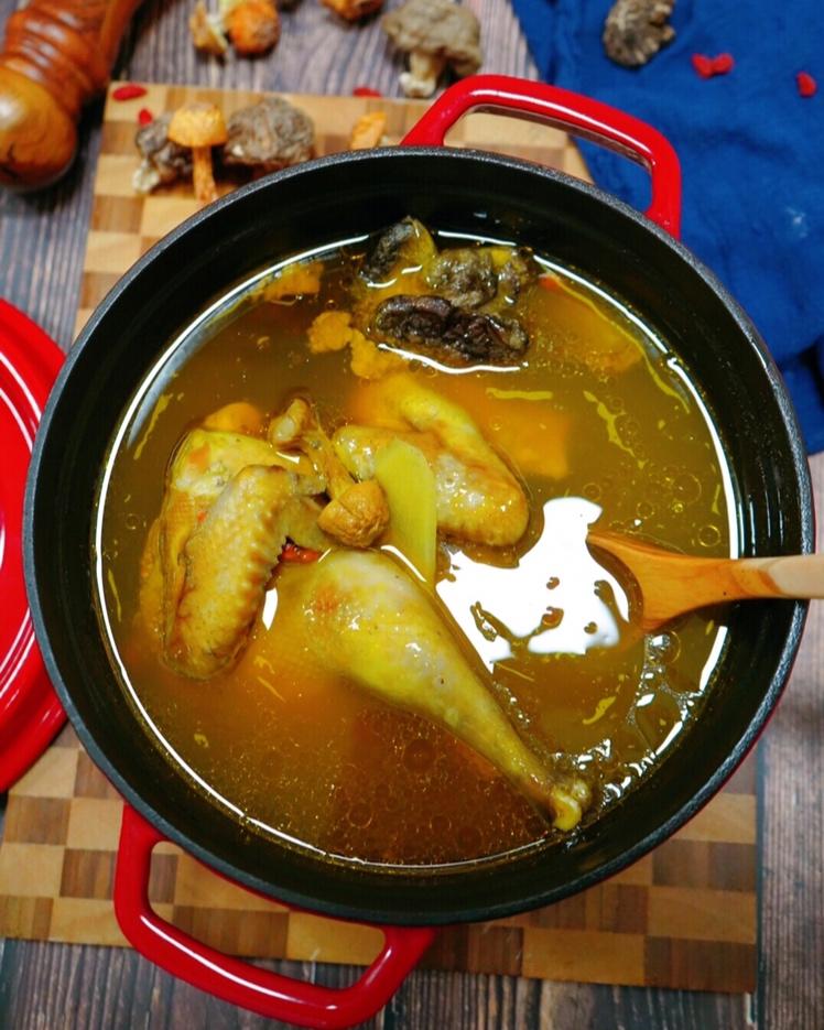鲜美松茸鸡汤