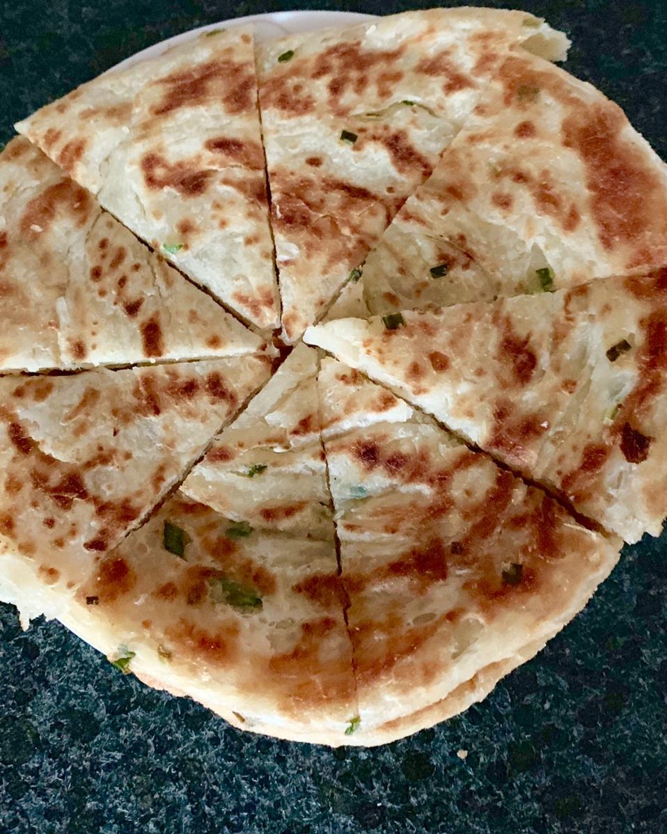 大厨教你快手《家常葱油饼》的做法