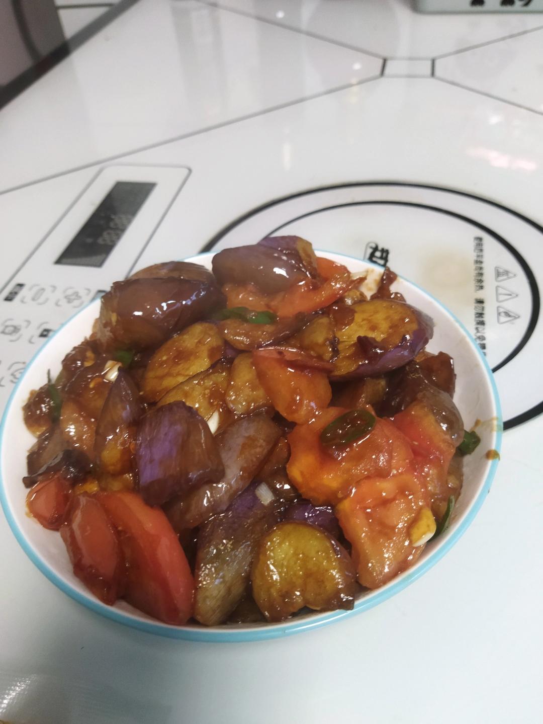 红烧茄子（佐西红柿尖椒）