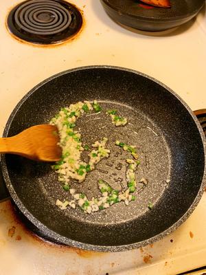 洋葱杏鲍菇炒牛肉（火锅底料版）的做法 步骤2