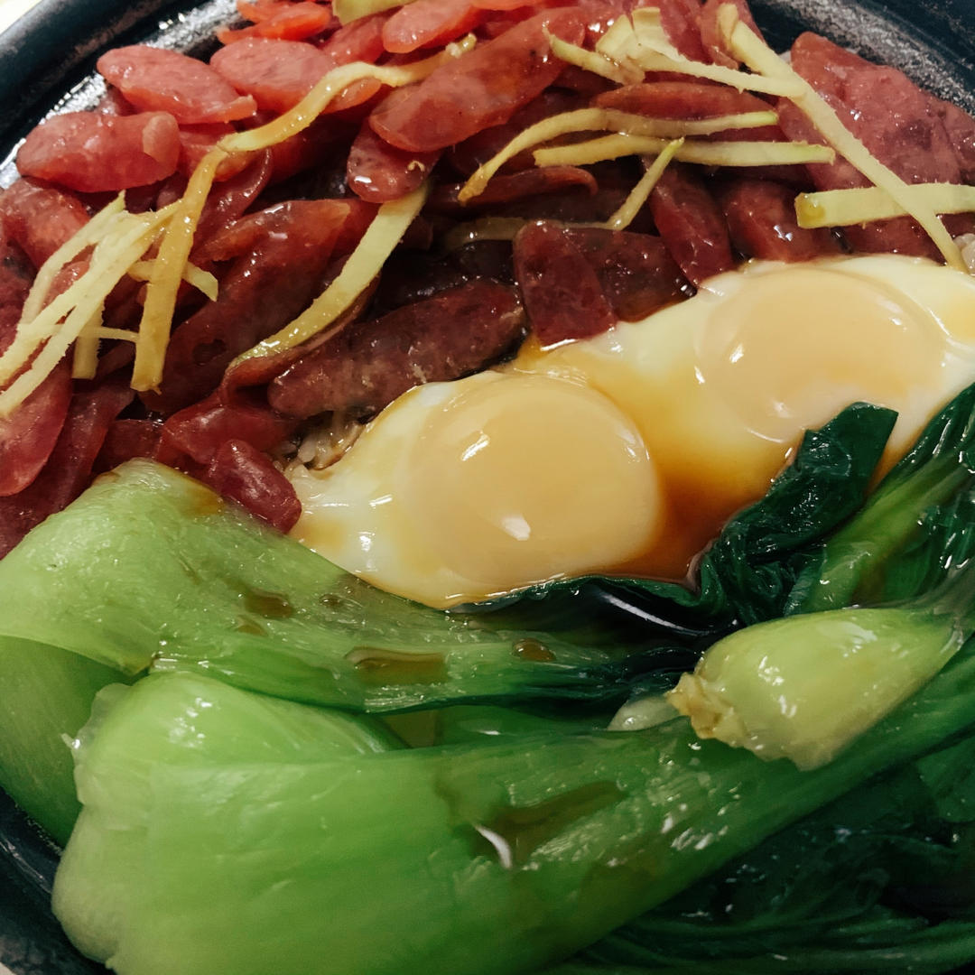 广式腊味煲仔饭