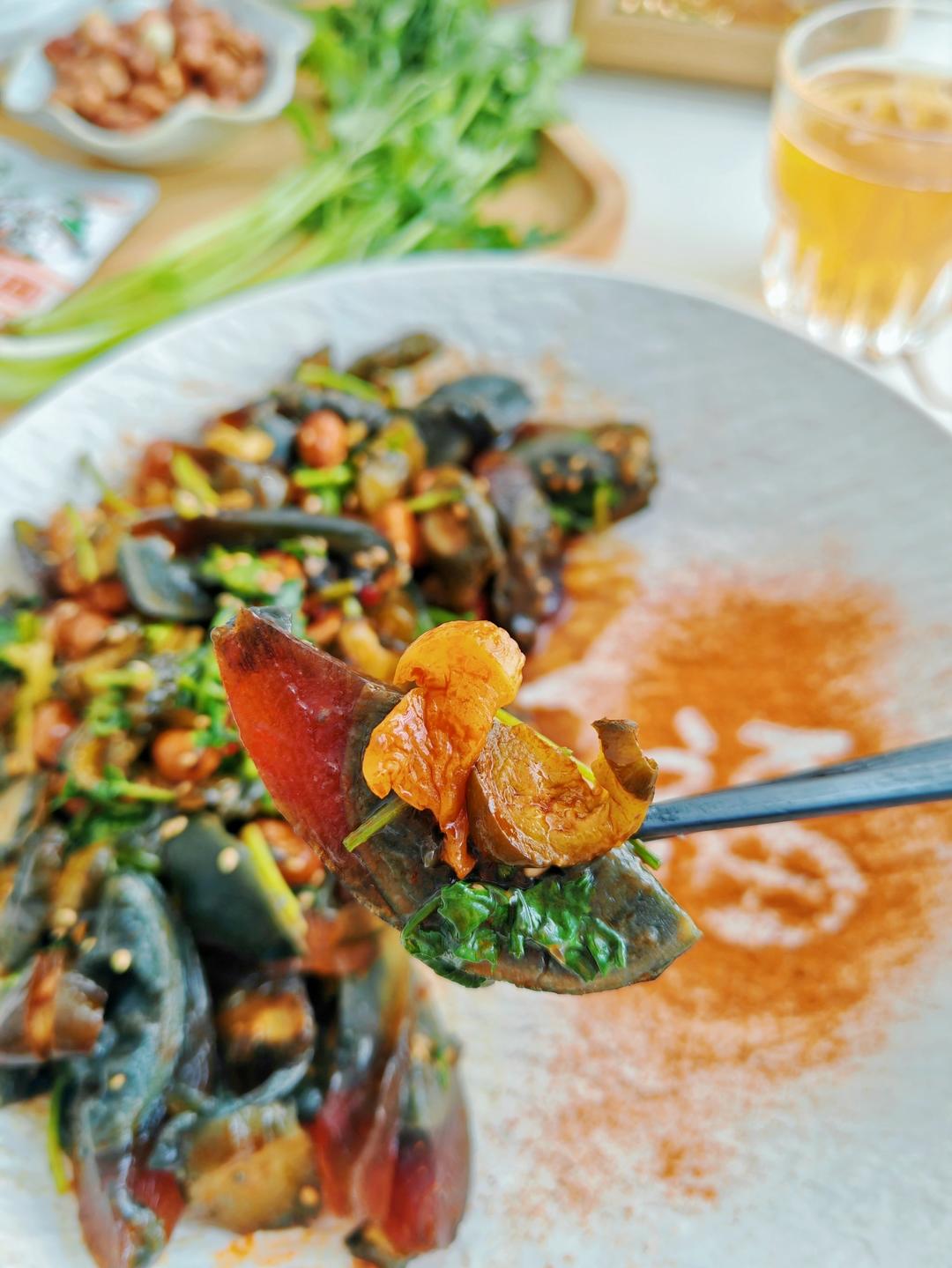 香菜拌皮蛋｜美味家常香辣开胃