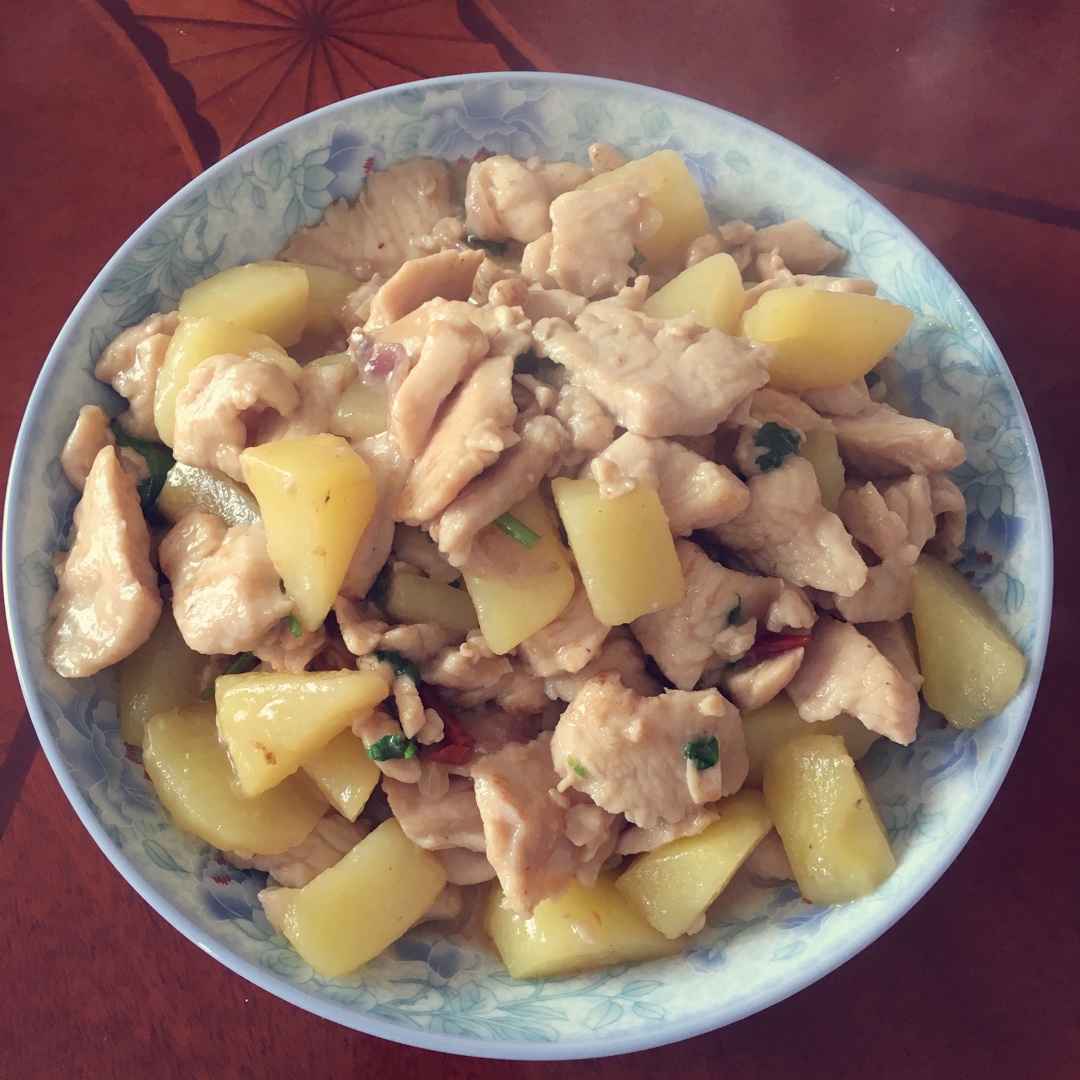 小糕央做的鸡胸肉炖土豆