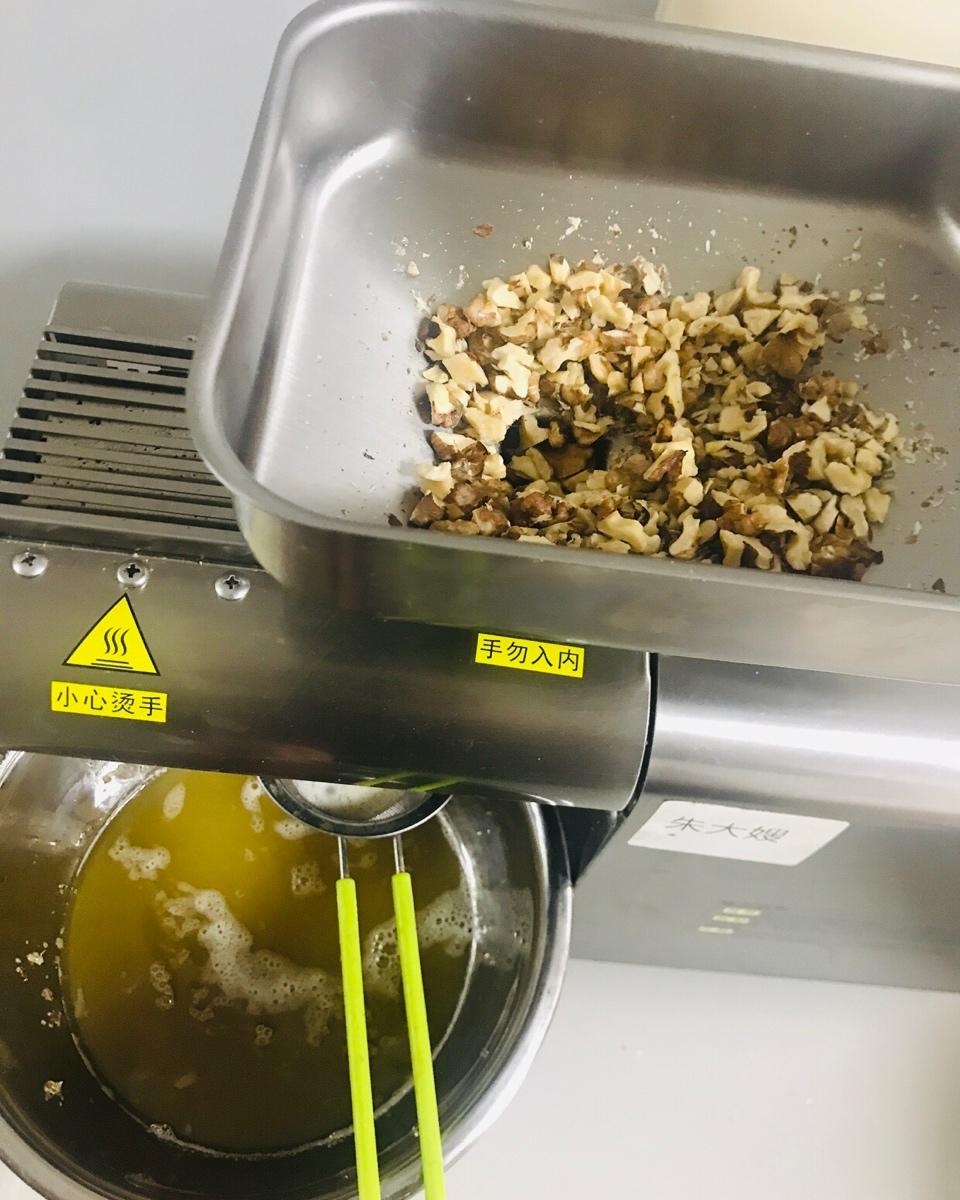 宝宝辅食纯核桃油