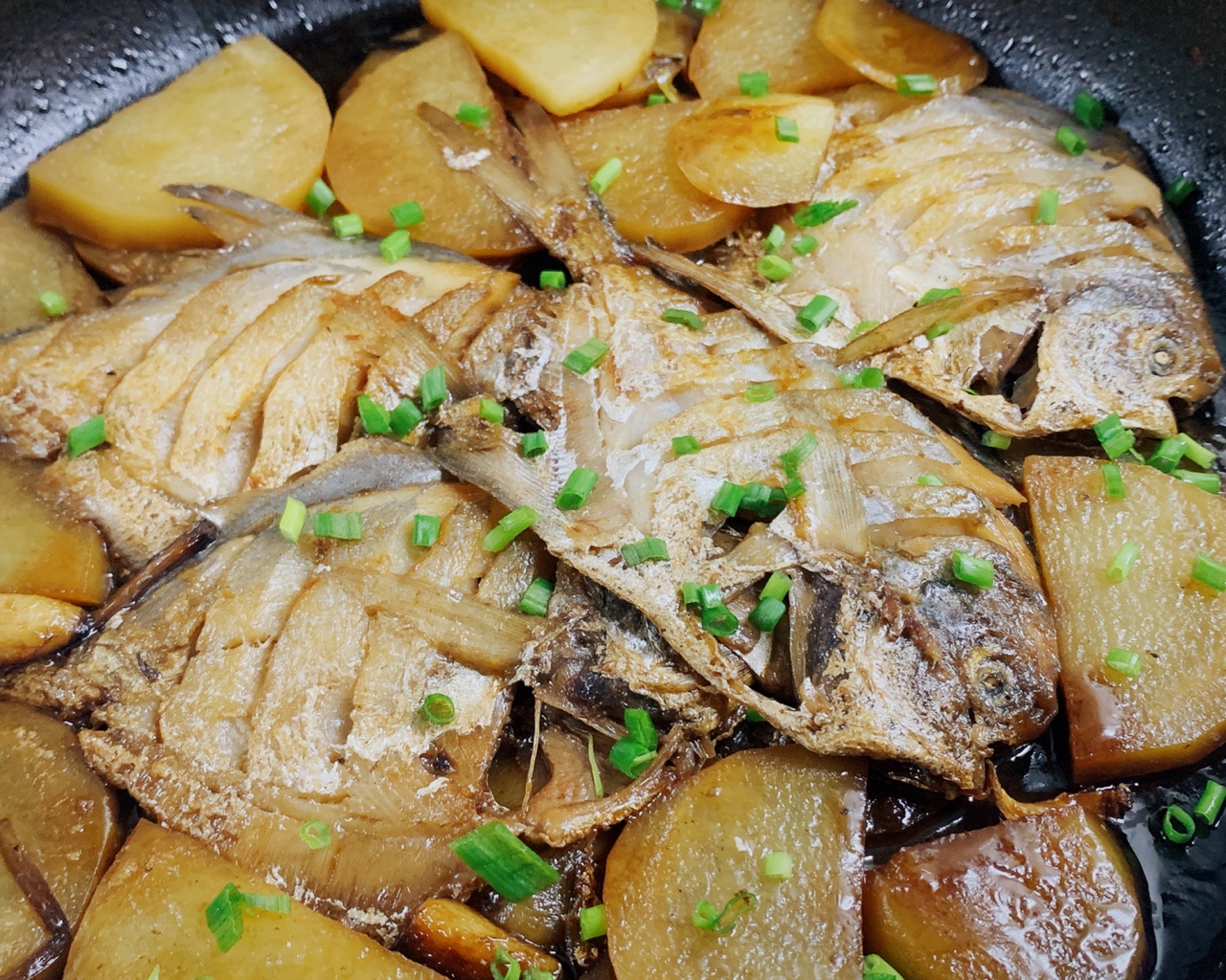 土豆溜鲳鱼的做法