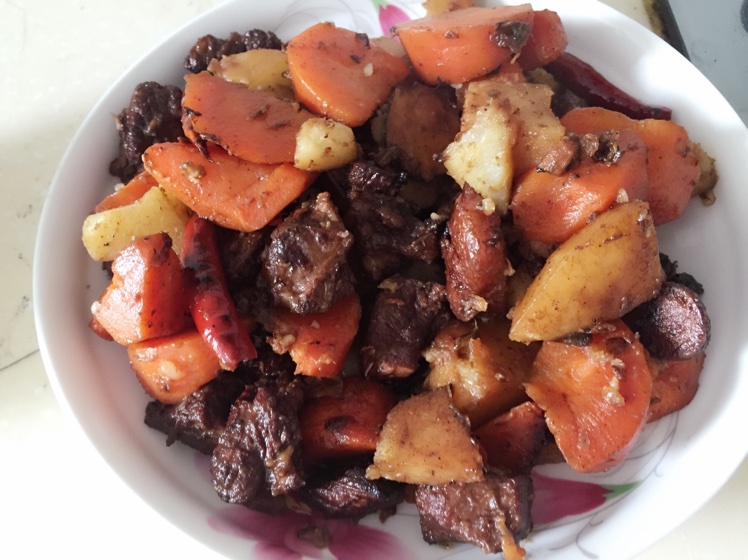 胡萝卜土豆烧牛腩