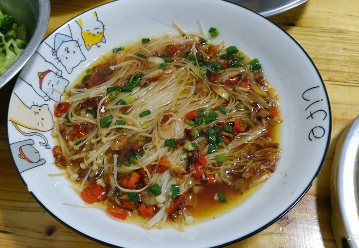 超级下饭的蒜蓉金针菇！好吃到爆