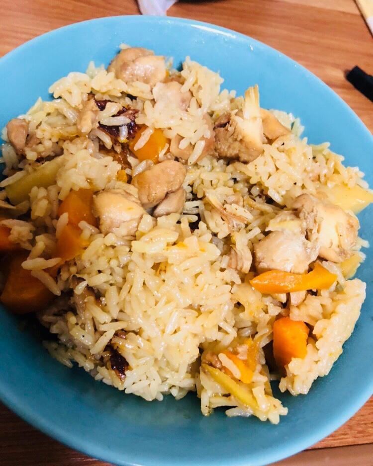 【香菇鸡肉焖饭】