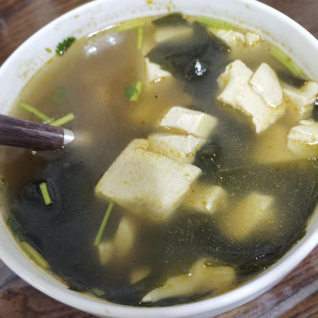 《昨日的美食》之豆腐海带芽味噌汤