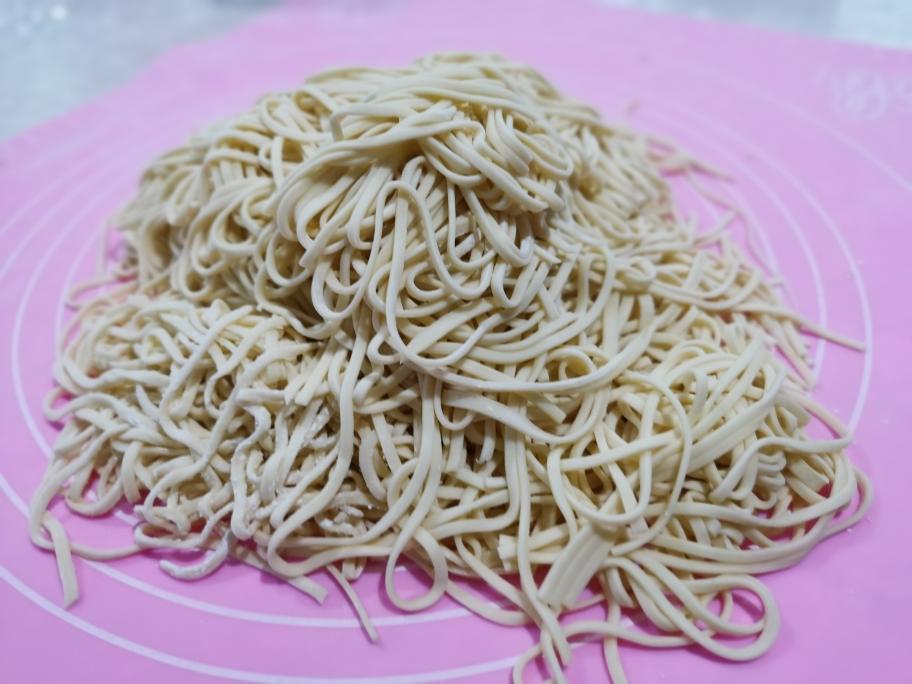 手工面条(饺子皮＋馄饨皮通用配方*压面机)