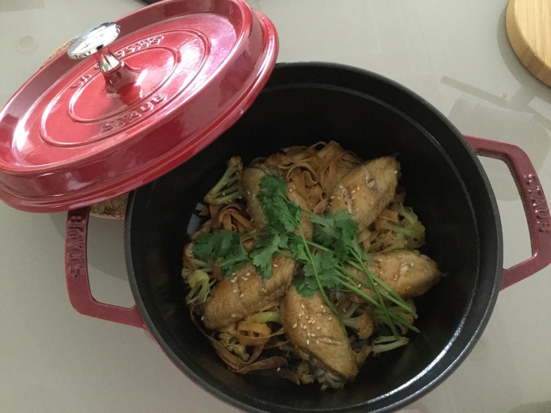 时蔬焖鸡翅——staub珐琅铸铁锅