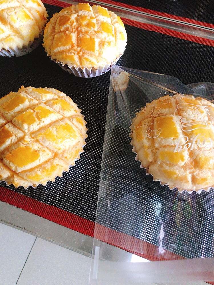 内心柔软外表酥香的—菠萝包