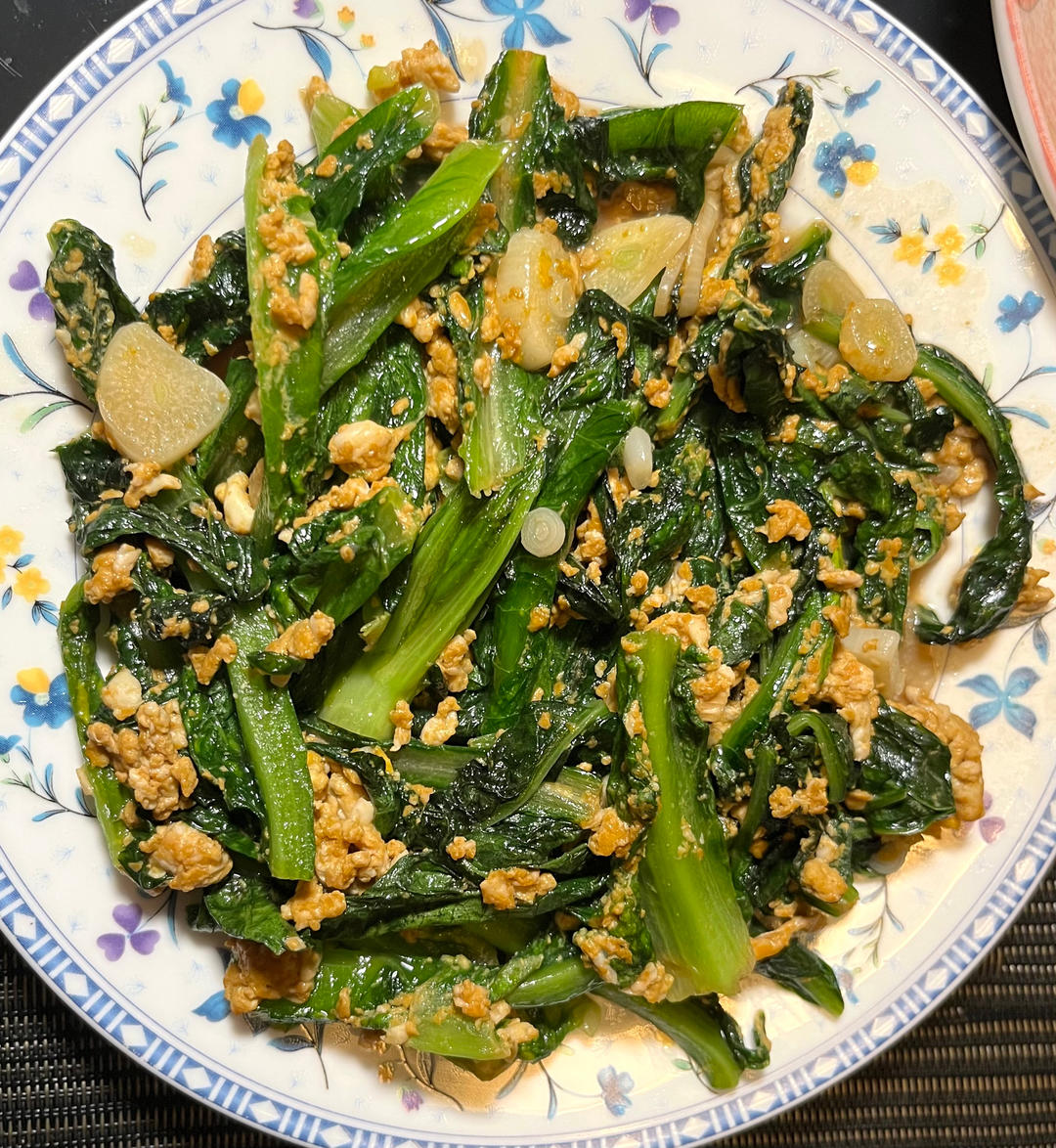 莴笋叶不要浪费，用来炒鸡蛋味道好，不涩不苦