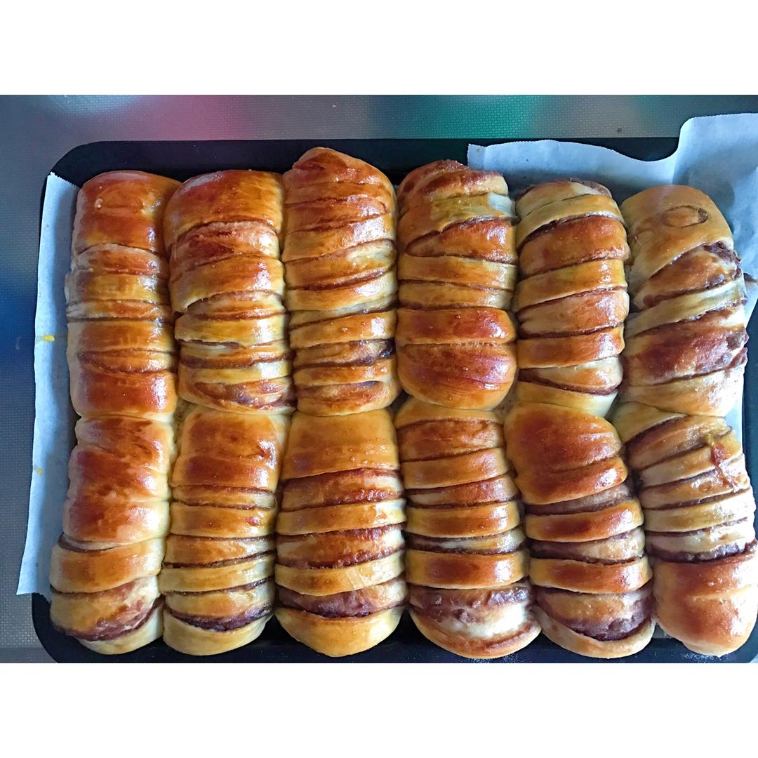 红豆沙面包卷——好吃得不得了#皮黑森林#