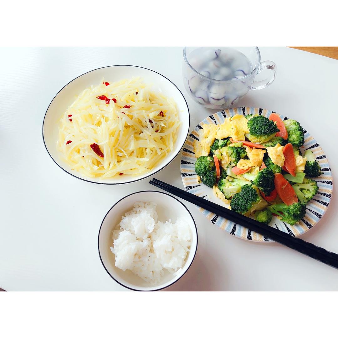 {☀快手晚餐☀}火腿肠滑蛋西兰花