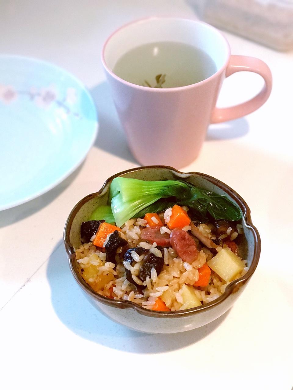 香菇腊肠土豆焖饭