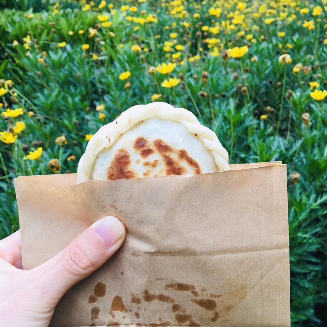 面食|超赞的烫面韭菜盒子🥙——一茬一茬的韭菜太好吃了！的做法 步骤10