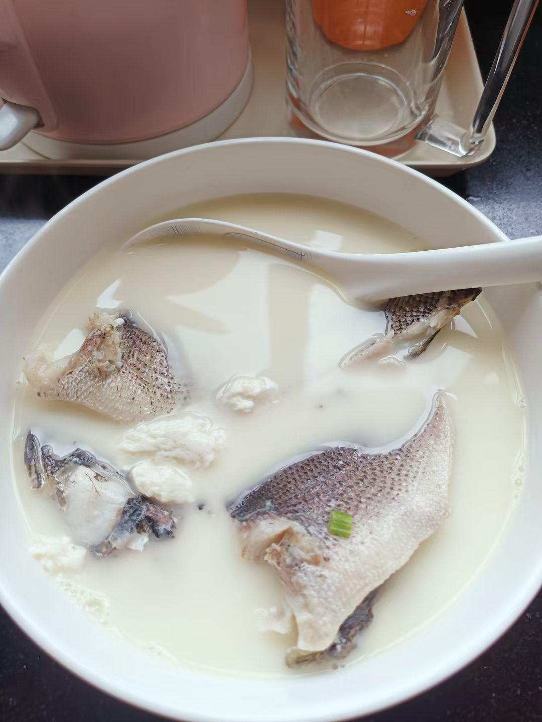 超鲜的奶白黑鱼汤