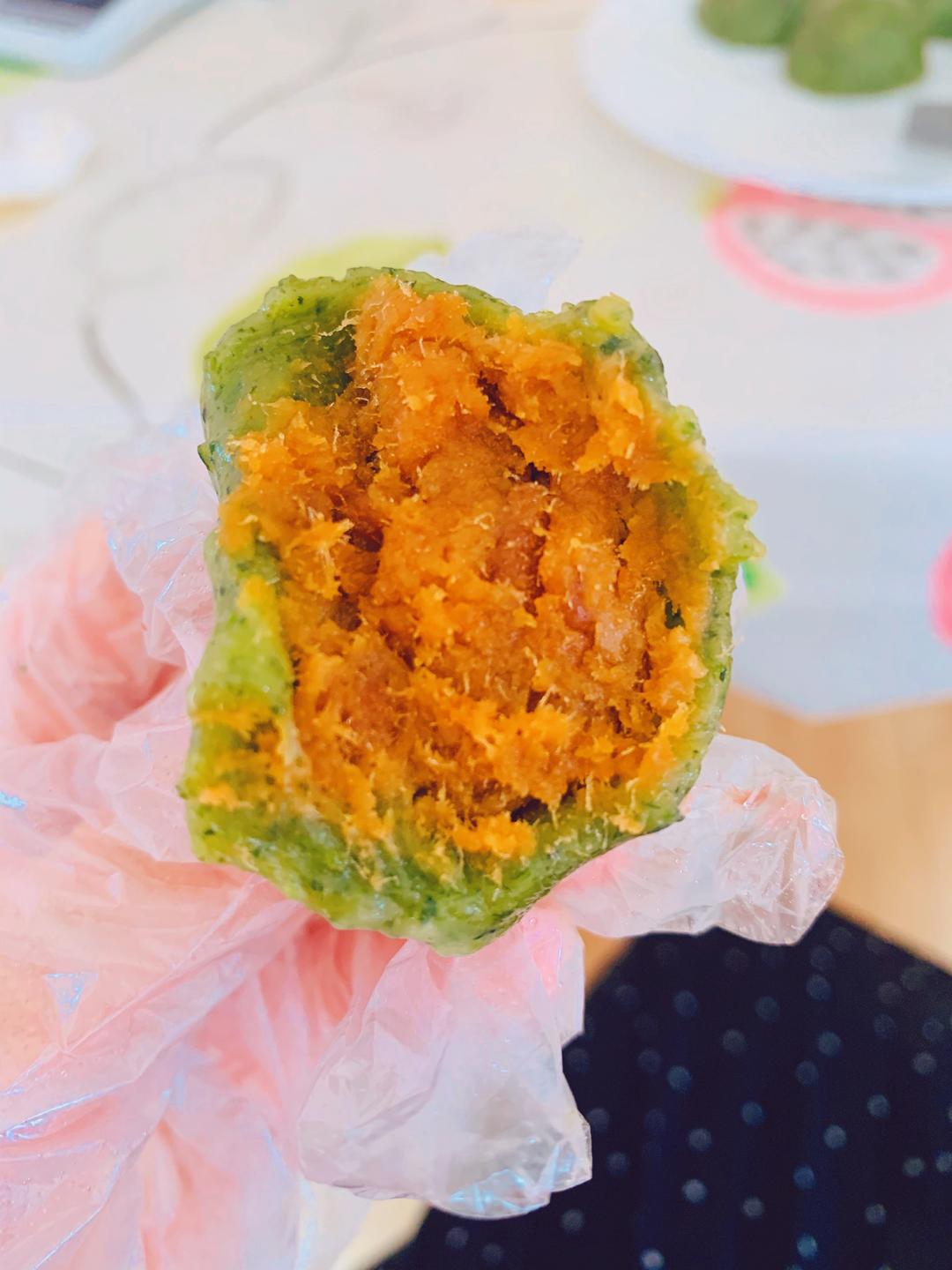 自制网红蛋黄肉松青团之菠菜团的做法