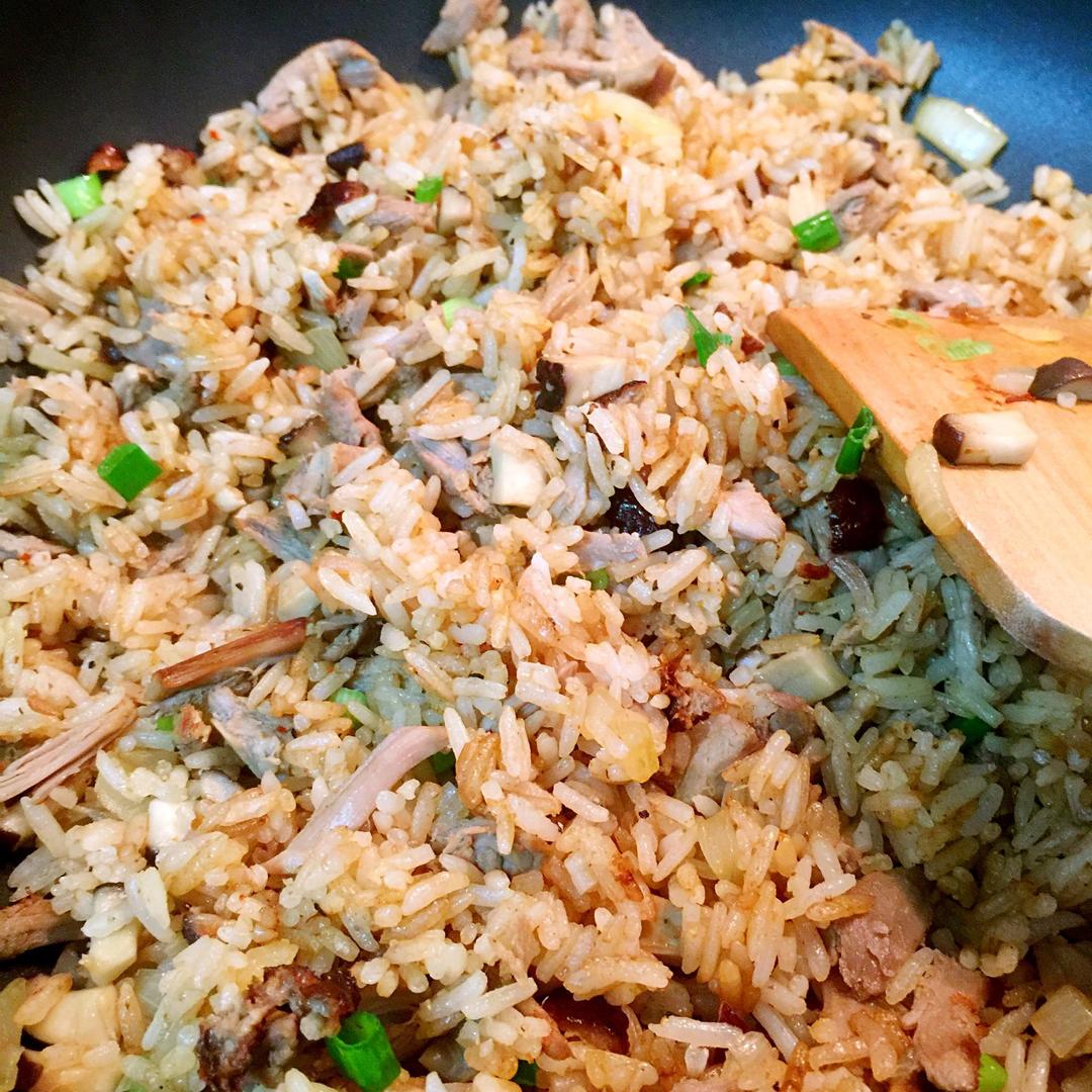 手撕烧鸭肉炒饭