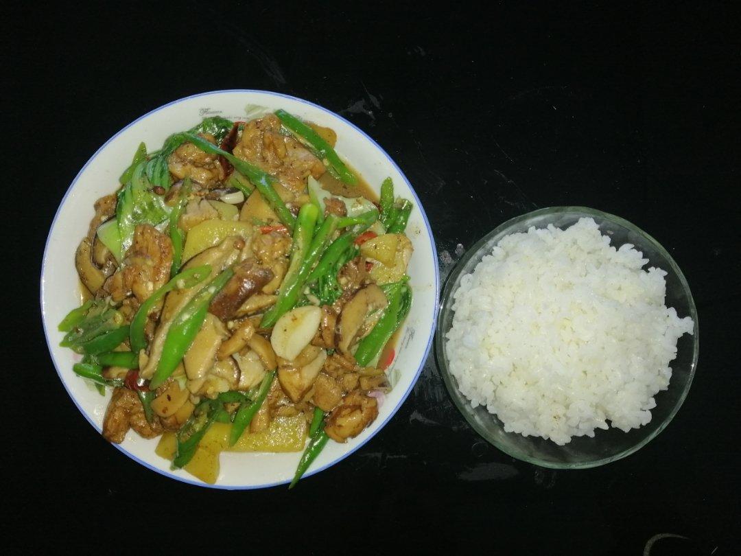 好吃到原地爆炸的黄焖鸡