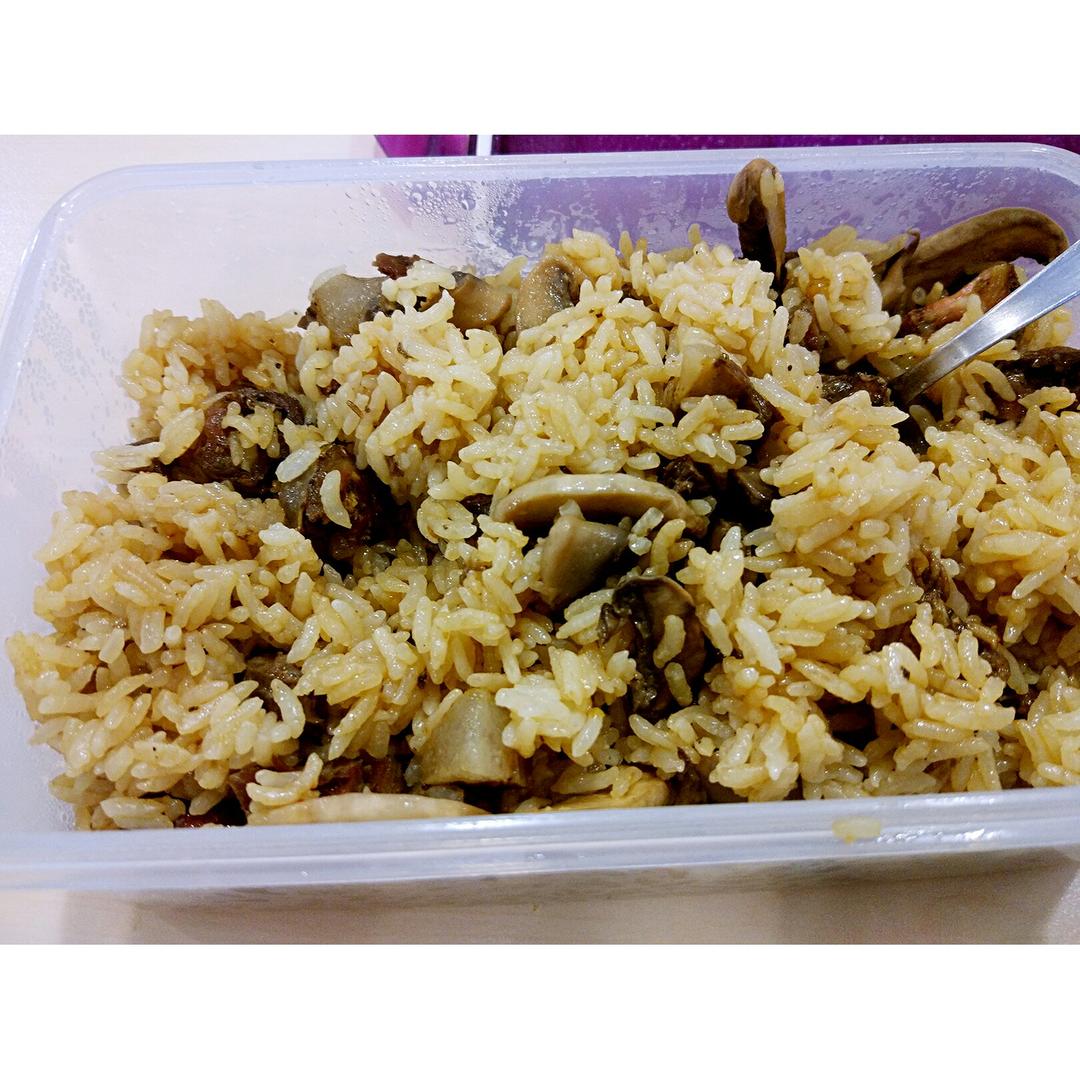 腊肠香菇焖饭