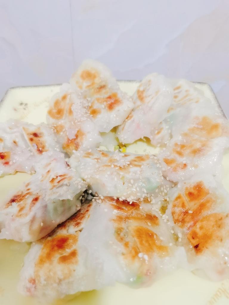 闺女们超爱的西葫芦胡萝卜鸡蛋锅贴