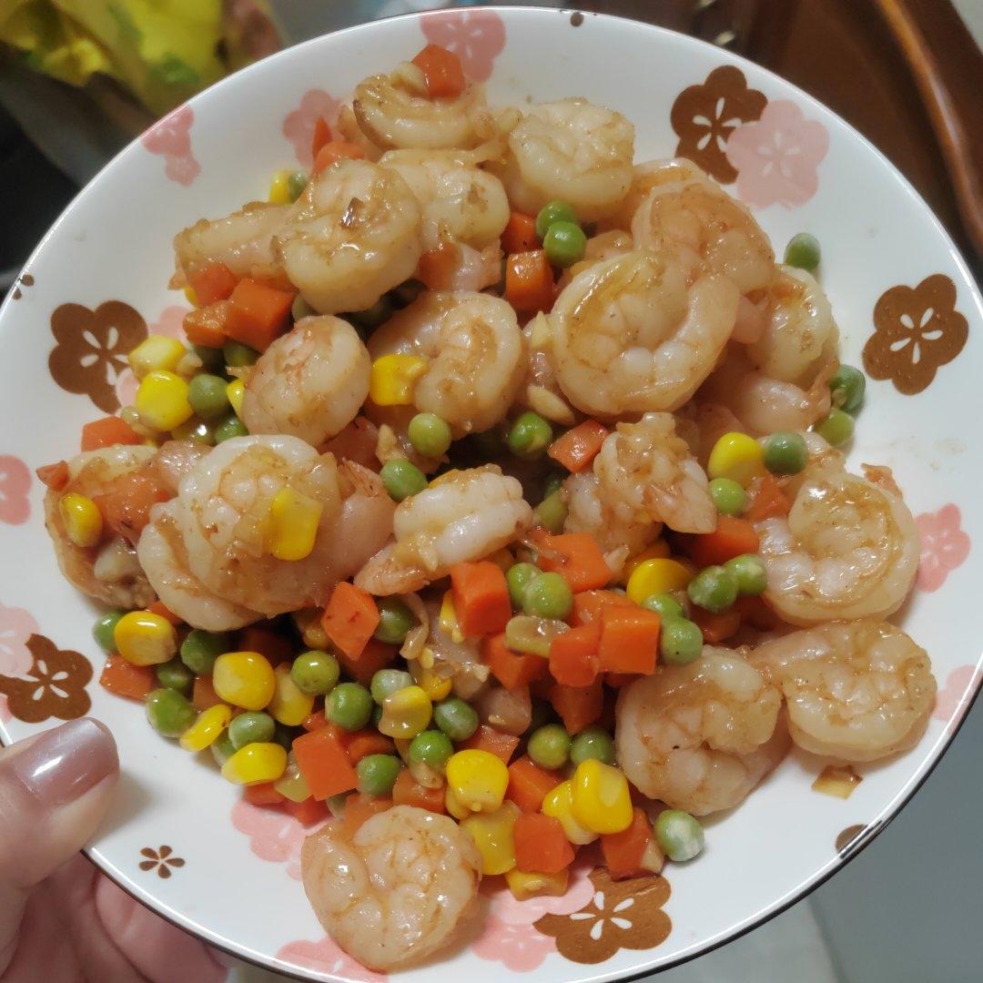 青豆，胡萝卜，玉米炒虾仁。