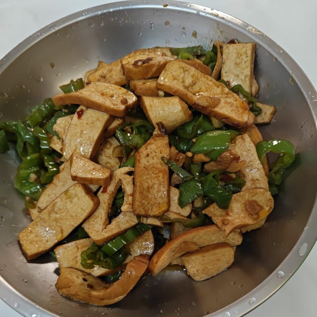 香干炒青椒（比荤菜还好吃的素菜）