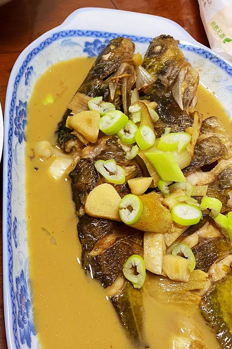 闷个黄骨鱼，黄丫头，黄鸭叫，家常简单味的！