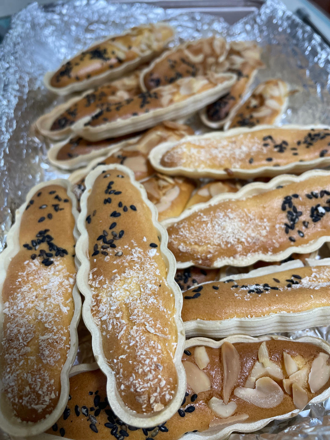 外皮焦香内里柔软细腻，奶香浓郁入口即化，酥脆与柔软结合的刚刚好，一口接一口好吃到停不下来巴斯克糯米船[话题] 糯米船[话题] 巴斯克[话题]