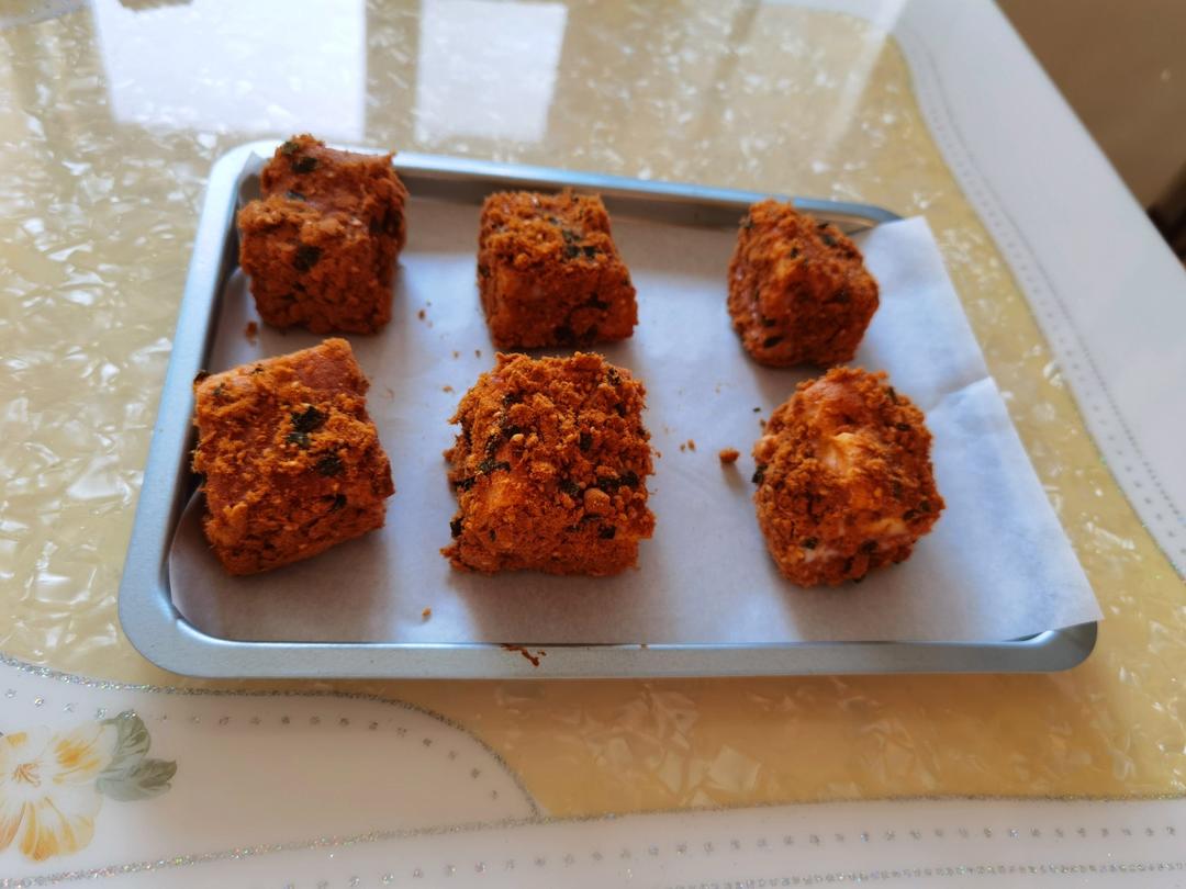 海苔肉松小贝，超软空气蛋糕胚，卡仕达酱夹心，味道完胜鲍师傅