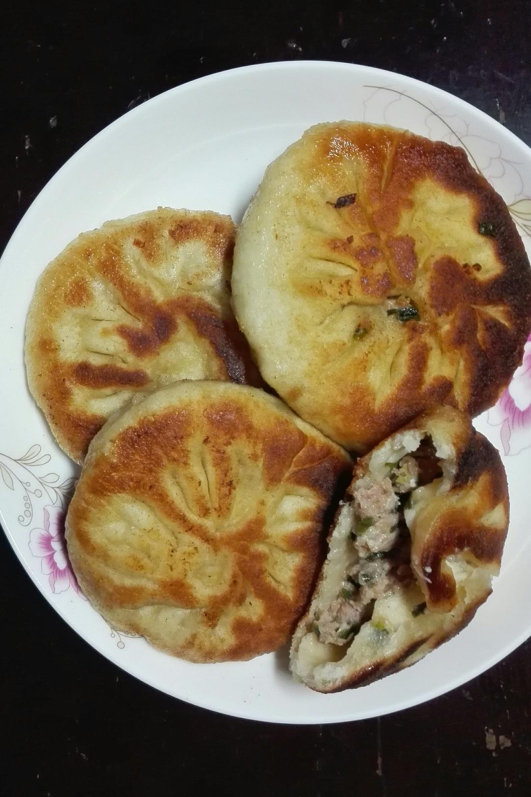 花未忧丷做的鲜肉饼发面