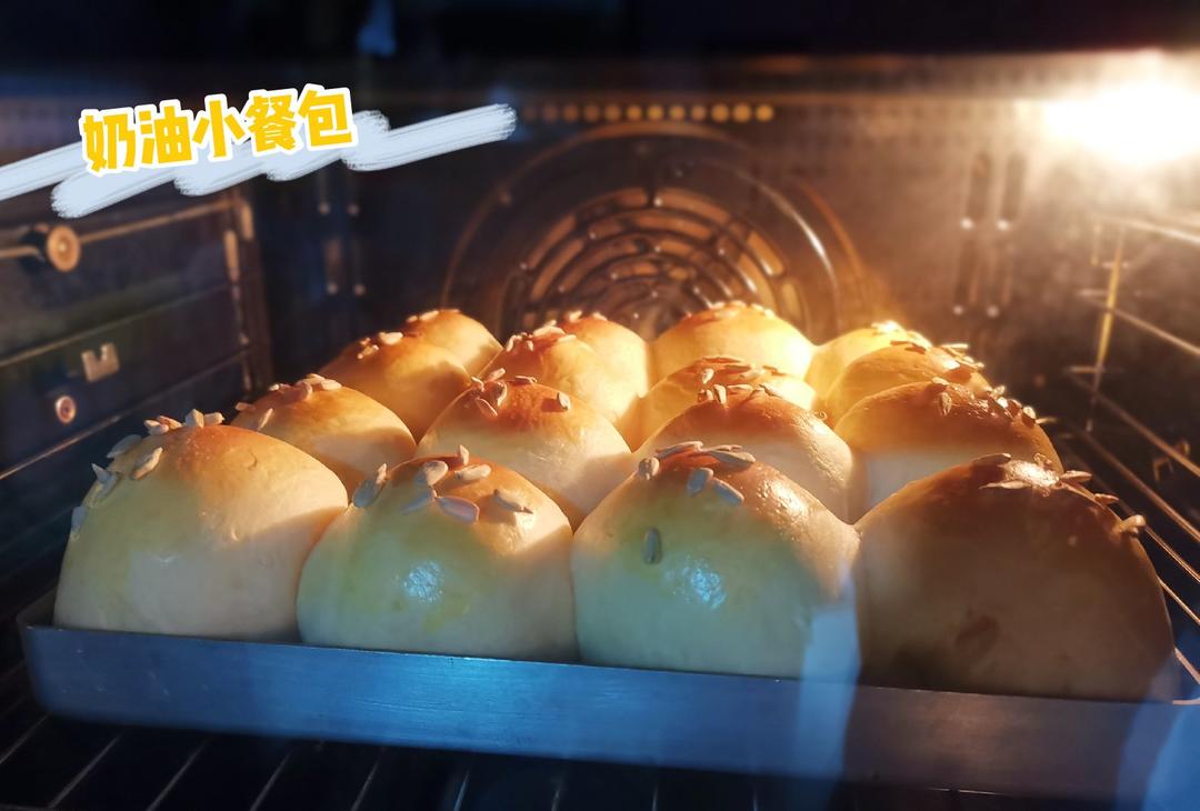 超级柔软的淡奶油小餐包