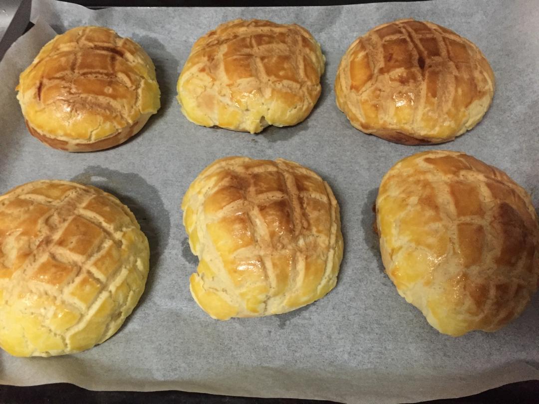 好吃到炸裂的港式菠萝包（附带制作酥皮的小视频）