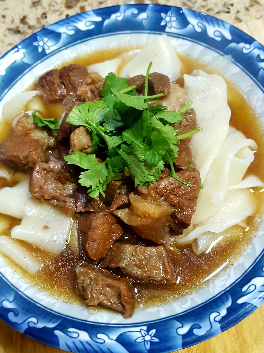 伟程妈--辽阳做的大块牛肉块扯面