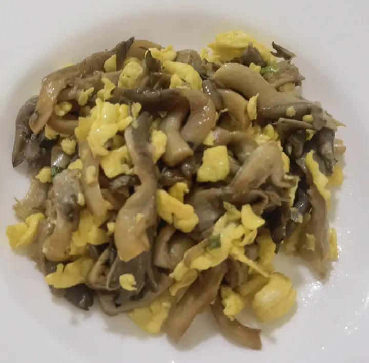 蘑菇炒鸡蛋	平菇这样炒，鲜美无比巨好吃