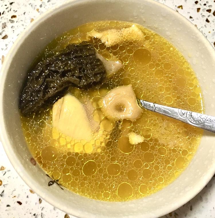 菌菇鸡汤煲
