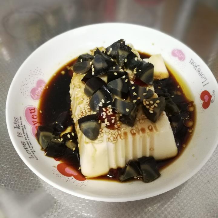 凉拌皮蛋豆腐
