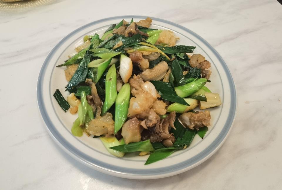 蒜叶炒削骨肉