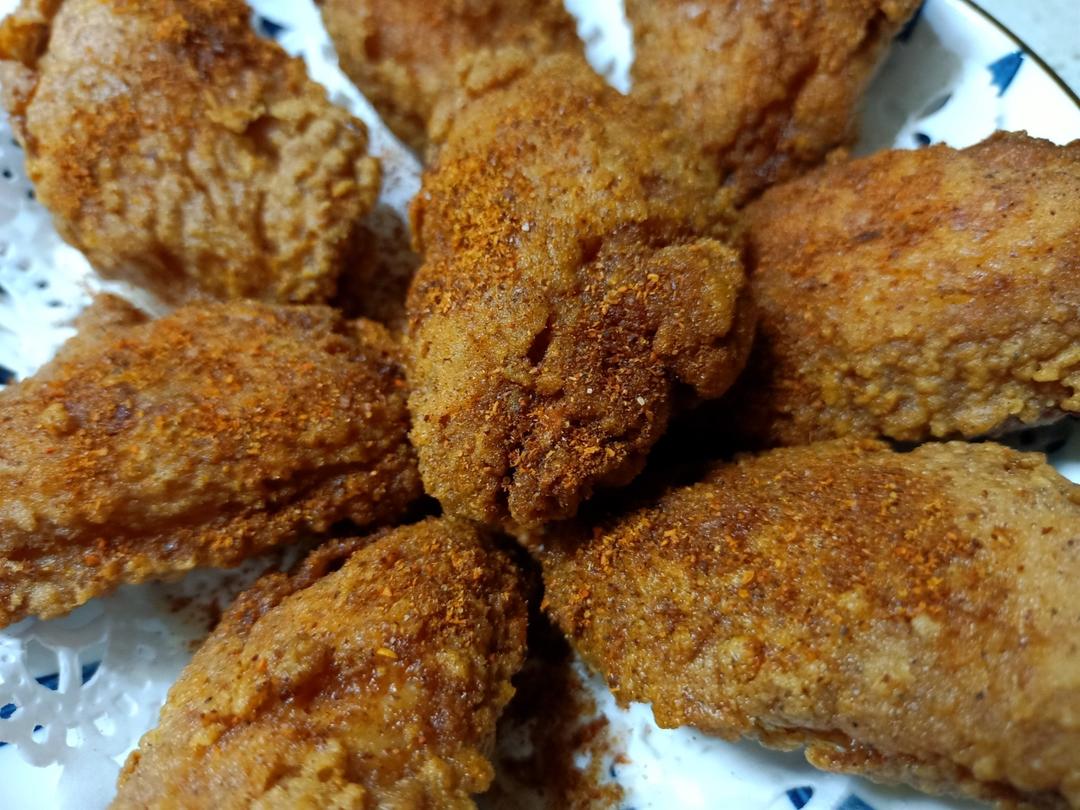 炸鸡翅中。