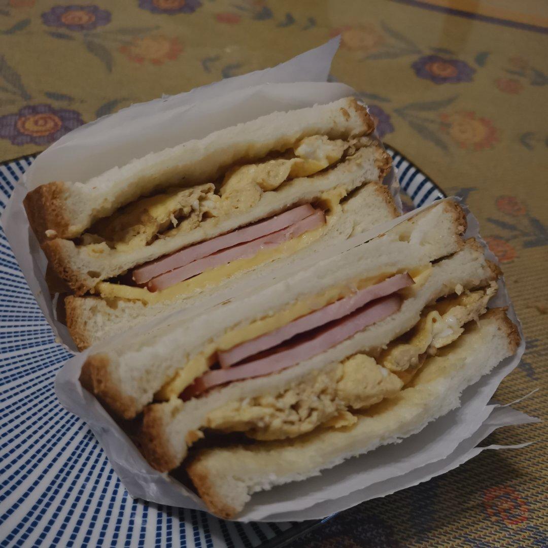 鸡蛋火腿三明治🥪，秒杀面包店，教你怎么包三明治，可以摆地摊的美食