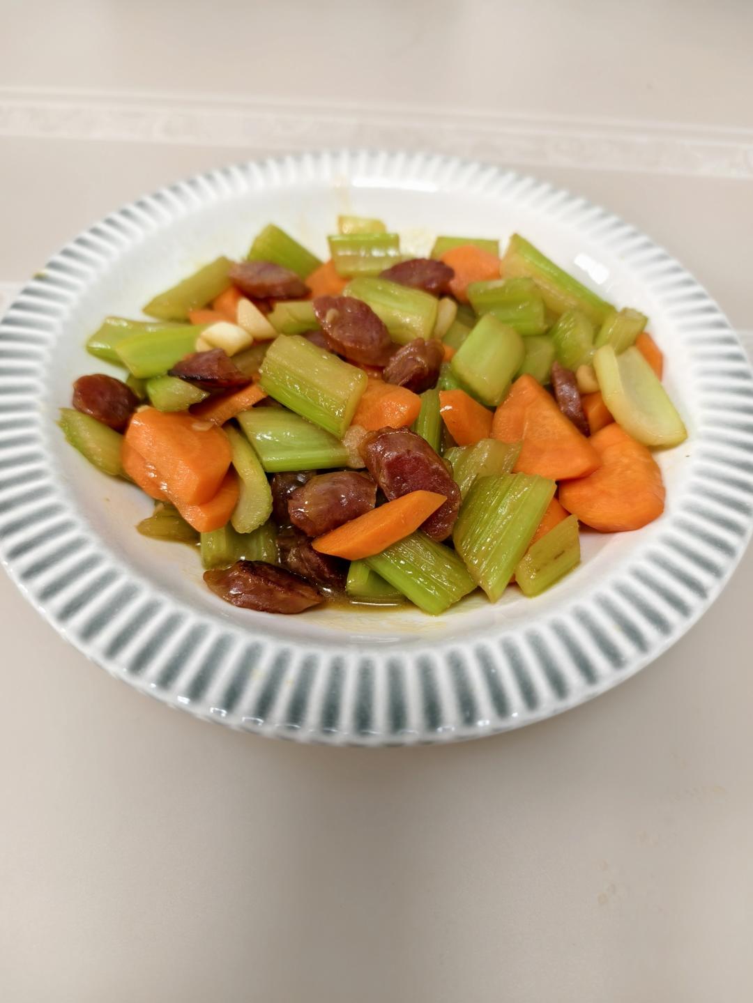 芹菜红萝卜炒腊肠