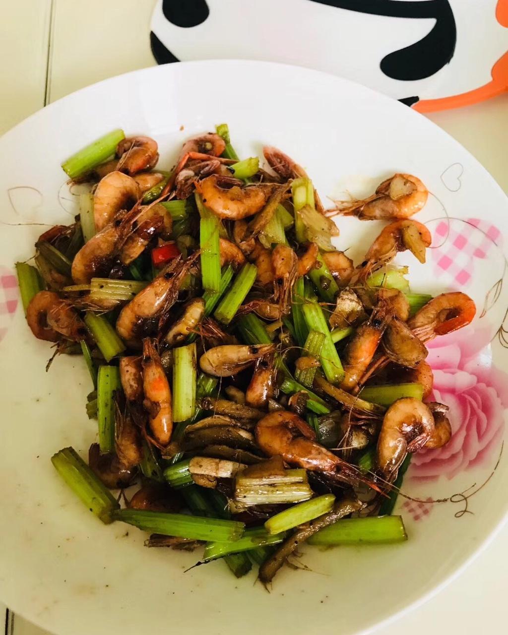小芹菜炒小河虾