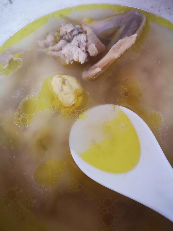 鲜美无敌：清炖鸡汤🐔